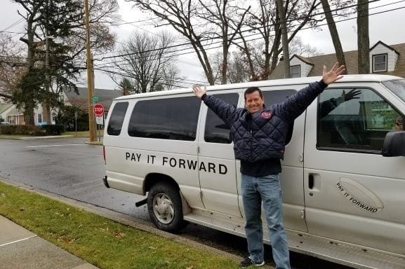 38041058_1553631350731075_r