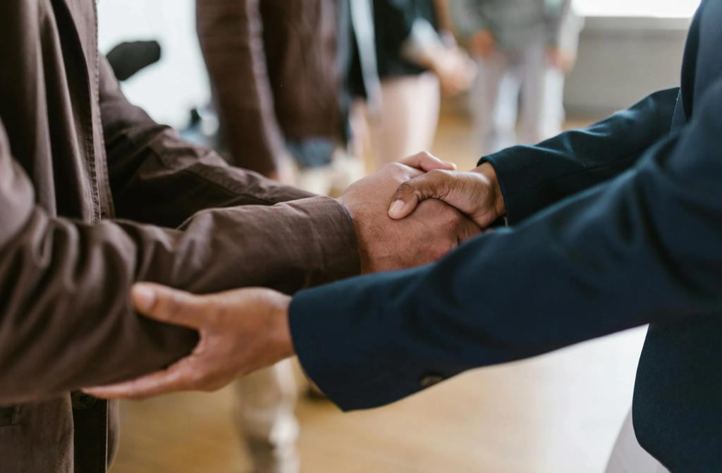 Symbolbild für Zusammenhalt und Solidarität beim Crowdfunding